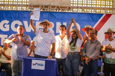 notícia: Governo do Estado entrega 'Asfalto Por Todo o Pará' no município de Floresta do Araguaia, sudeste paraense