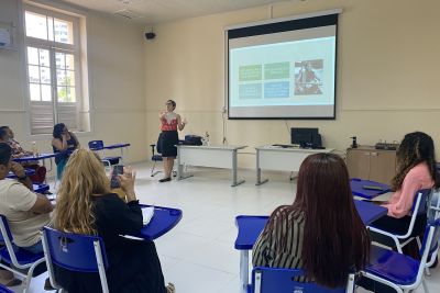 notícia: 'Entre Elas' promove formação para docentes sobre violência contra a mulher