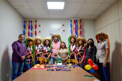 notícia: Alunos e professores recebem homenagem da Seduc após destaque no maior torneio de robótica do Brasil