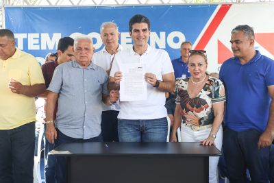 notícia: Estado assina convênio para reconstrução de campo de futebol 