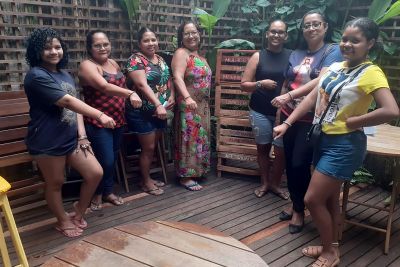 notícia: Mulheres do bairro do Jurunas participam de oficina de eco bijuteria em busca de renda