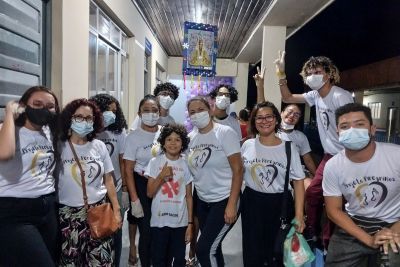 notícia: Alunos da rede pública estadual garantem suporte aos romeiros que chegam para o Círio