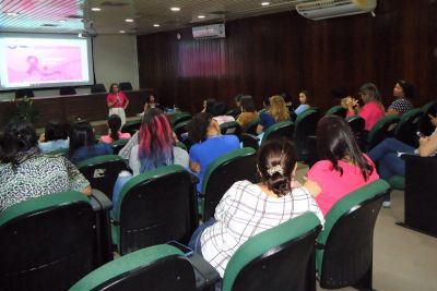 notícia: Semas promove palestra sobre câncer de mama para conscientização de servidoras