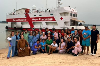 notícia: Barco Hospital Papa Francisco realiza mais de 4 mil atendimentos em Itaituba
