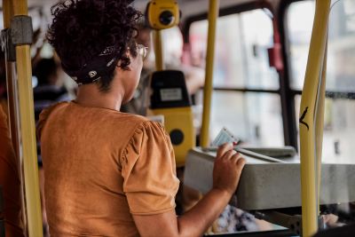 notícia: Governador anuncia catraca livre no transporte coletivo urbano para estudantes que farão o Enem