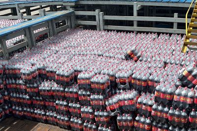 notícia: Sefa apreende 63 mil garrafas de refrigerantes em Óbidos