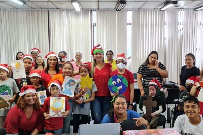 notícia: Hemopa antecipa Natal de usuários da Classe Hospitalar com distribuição de brinquedos