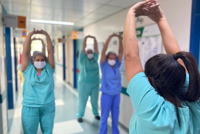 notícia: Exercícios contribuem para desempenho de profissionais do Hospital Metropolitano