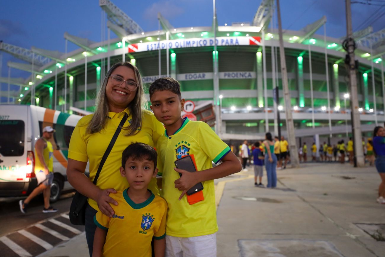 Brasil dá um baile no Chile e leva o Maracanã à loucuraJogada 10