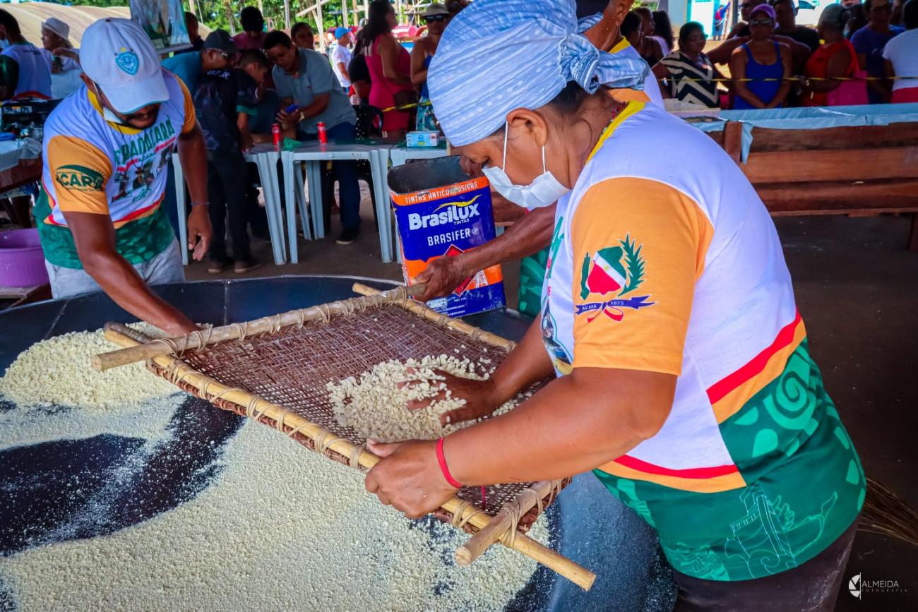 Produtores de farinha de mandioca qualificados pelo Senar ganham