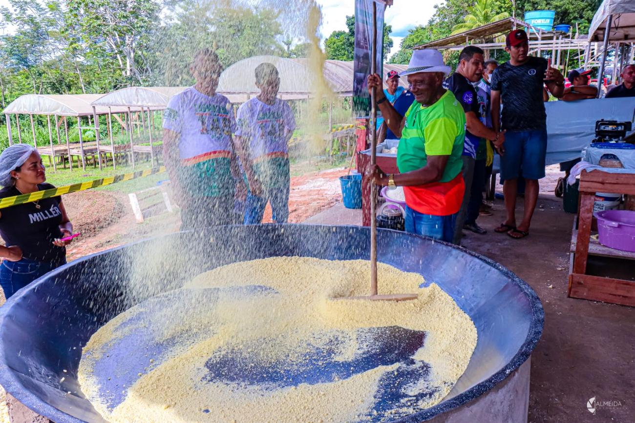 Produtores de farinha de mandioca qualificados pelo Senar ganham