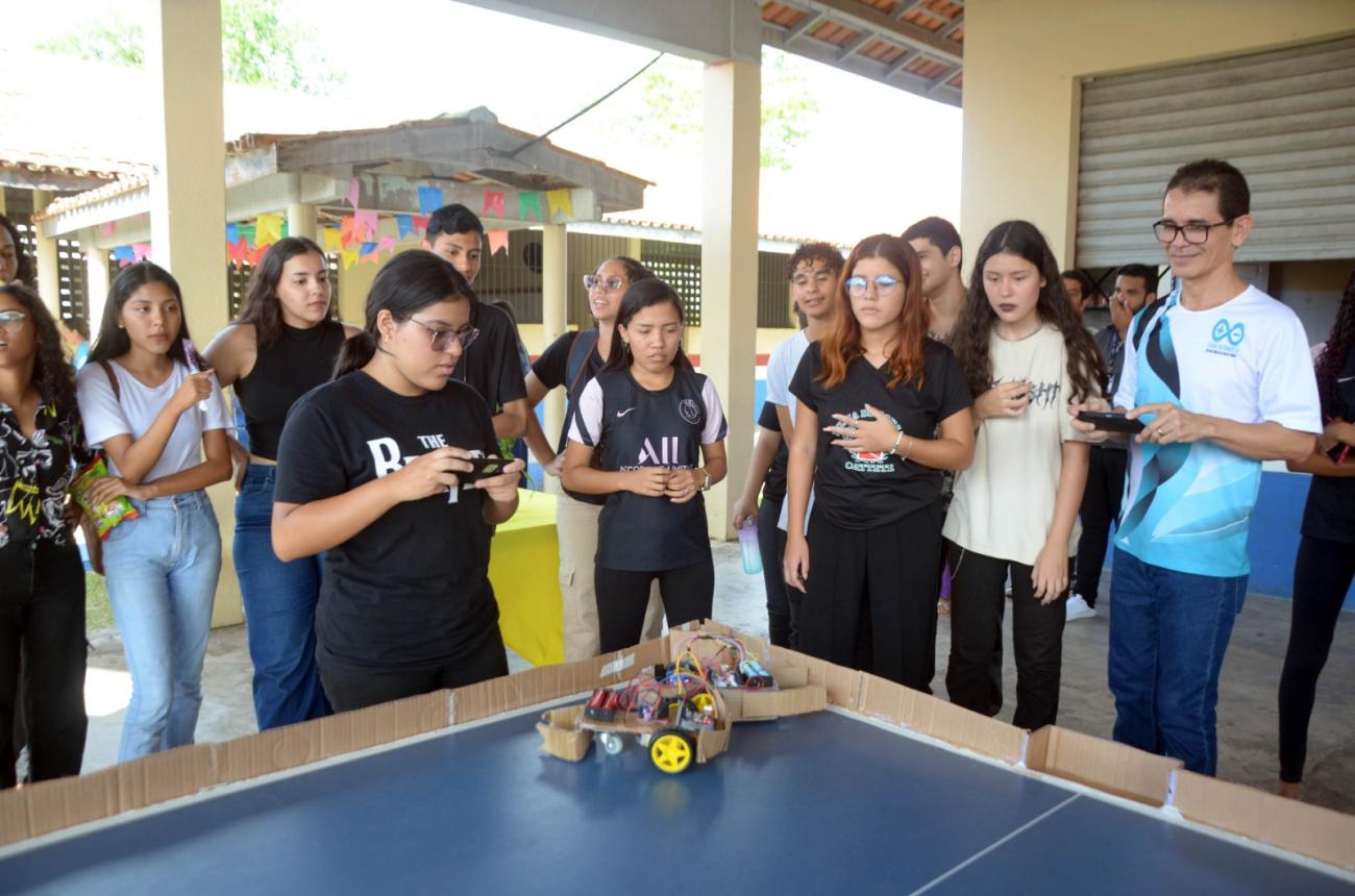 Torneio de futebol das forças de segurança arrecada brinquedos e