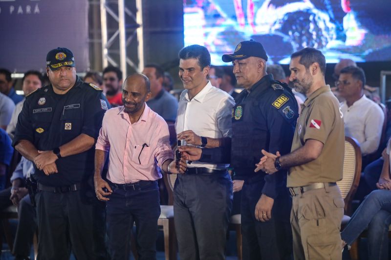 Governador entrega equipamentos para a segurança pública de Belém - Usipaz Guamá


entrega de drones,radios e coletes balisticos <div class='credito_fotos'>Foto: Rodrigo Pinheiro / Ag.Pará   |   <a href='/midias/2023/originais/15651_a7509ae4-805f-10c7-2e79-0f5815d7b6fa.jpg' download><i class='fa-solid fa-download'></i> Download</a></div>