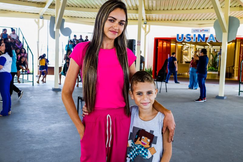 Débora Priscila (29 anos) - Vendedora Luige Mikael (8 anos)