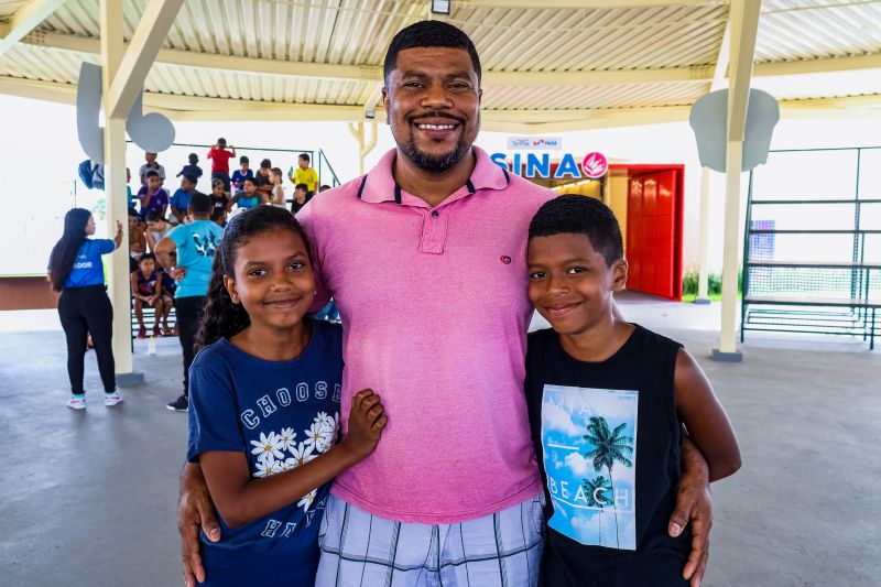 Sofia Pacheco (12 anos)Gabriel Pacheco (12 anos) Anderson Vilhena (40 anos) - Marceneiro