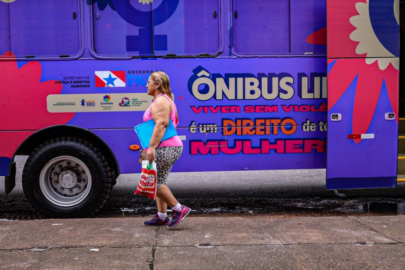 Entrega ônibus lilás SEJUDH - Fotos Pedro Guerreiro/agpara <div class='credito_fotos'>Foto: Pedro Guerreiro / Ag. Pará   |   <a href='/midias/2023/originais/15721_09483065-6554-27e0-c4ba-acfe0fa602df.jpg' download><i class='fa-solid fa-download'></i> Download</a></div>
