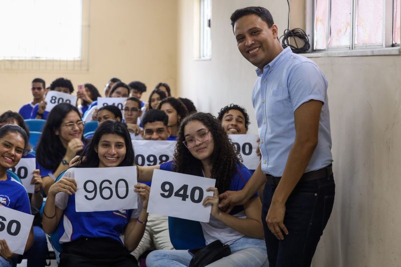 Théo Queiroz, diretor da escola <div class='credito_fotos'>Foto: David Alves / Ag Pará | <a href='/midias/2023/originais/15788_49d717db-d120-0938-0dc7-fde385ee6578.jpg' download><i class='fa-solid fa-download'></i> Download</a></div>