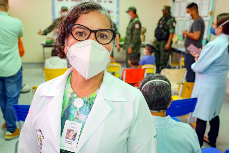 Elizabete Pires, professora da classe <div class='credito_fotos'>Foto: Bruno Cecim / Ag.Pará | <a href='/midias/2023/originais/15809_af8d7a6f-0dd1-d670-cfb8-c331d333def2.jpg' download><i class='fa-solid fa-download'></i> Download</a></div>