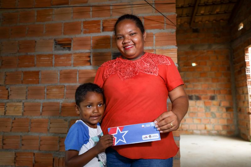 Karoline Monteiro, beneficiária do programa Sua Casa, na cidade de Conceição do Araguaia <div class='credito_fotos'>Foto: Rodrigo Pinheiro / Ag.Pará | <a href='/midias/2023/originais/15832_0c91a0a6-39b0-99f1-b427-03460510ad77.jpg' download><i class='fa-solid fa-download'></i> Download</a></div>
