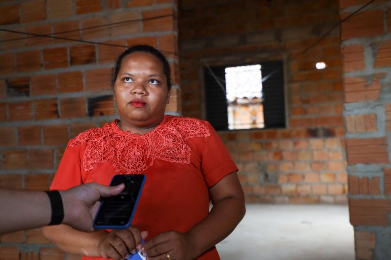 Karoline Monteiro, beneficiária do programa Sua Casa, na cidade de Conceição do Araguaia <div class='credito_fotos'>Foto: Rodrigo Pinheiro / Ag.Pará | <a href='/midias/2023/originais/15832_6cf81e34-ed60-803b-594d-5b313077f548.jpg' download><i class='fa-solid fa-download'></i> Download</a></div>