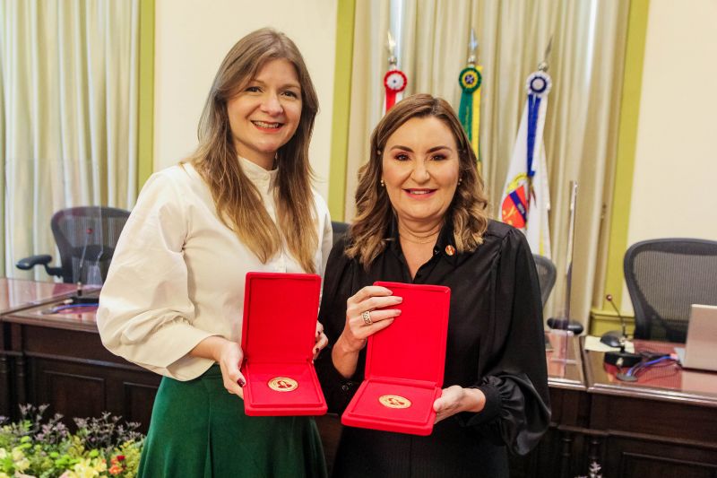 Ana Carolina e vice Hana 