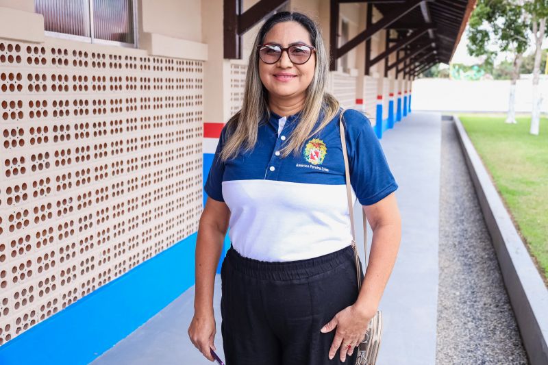 Raquel Lopes Soares, profa de Filosofia da escola Américo Pereira, em Juruti. <div class='credito_fotos'>Foto: Bruno Cecim / Ag.Pará   |   <a href='/midias/2023/originais/15990_c3d6c57a-ba4e-242e-26d5-fa8816a0045a.jpg' download><i class='fa-solid fa-download'></i> Download</a></div>