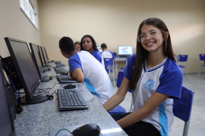 Elizabeth Silva, estudante <div class='credito_fotos'>Foto: Pedro Guerreiro / Ag. Pará   |   <a href='/midias/2023/originais/16002_2960b0bf-82d1-4b15-e309-a8aaf4be72a1.jpg' download><i class='fa-solid fa-download'></i> Download</a></div>