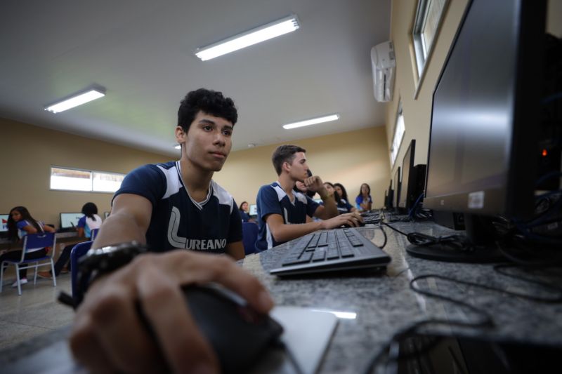 Joa~o Vitor Brito, estudante <div class='credito_fotos'>Foto: Pedro Guerreiro / Ag. Pará   |   <a href='/midias/2023/originais/16002_a73cbab1-ad99-bcc1-eba7-502b0a5f859c.jpg' download><i class='fa-solid fa-download'></i> Download</a></div>
