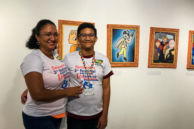O expositor Keven Borges e sua mãe Francy <div class='credito_fotos'>Foto: Rodrigo Pinheiro / Ag.Pará | <a href='/midias/2023/originais/16033_620567cb-8be7-feba-2545-e605023f0fec.jpg' download><i class='fa-solid fa-download'></i> Download</a></div>