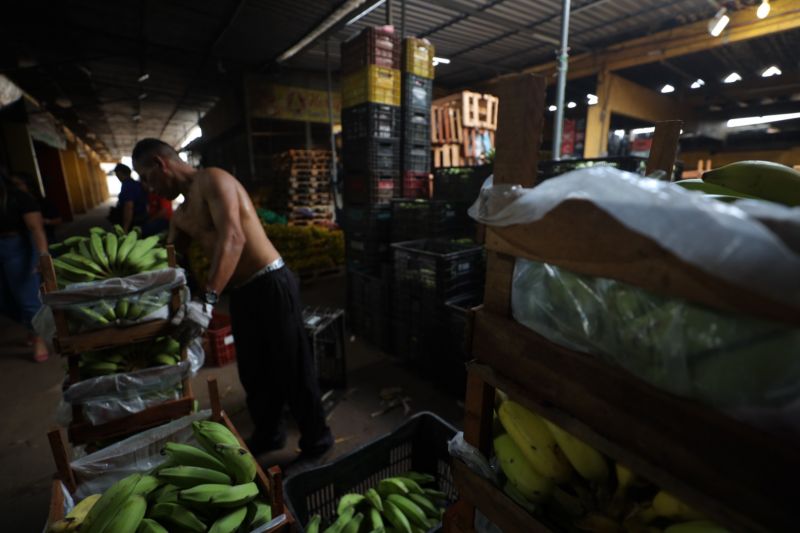 GOVERNADOR ASSINA OS - ESTRADAS E VIAS CEASA - Fotos Pedro Guerreiro <div class='credito_fotos'>Foto: Pedro Guerreiro / Ag. Pará   |   <a href='/midias/2023/originais/16034_4adb3231-f0f9-8373-ec4f-a7beabd93087.jpg' download><i class='fa-solid fa-download'></i> Download</a></div>