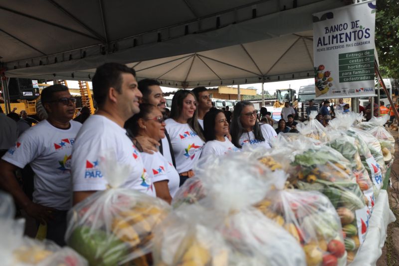 GOVERNADOR ASSINA OS - ESTRADAS E VIAS CEASA - Fotos Pedro Guerreiro <div class='credito_fotos'>Foto: Pedro Guerreiro / Ag. Pará   |   <a href='/midias/2023/originais/16034_eed64d31-3ef6-d5fc-9f64-34f3dc8b4d61.jpg' download><i class='fa-solid fa-download'></i> Download</a></div>