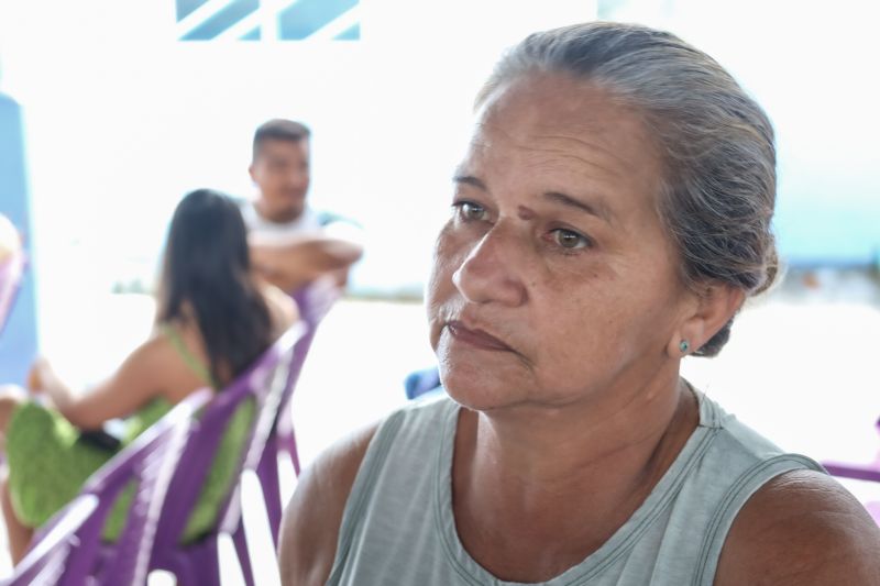 Diana Lopes, dona de casa e seu filho