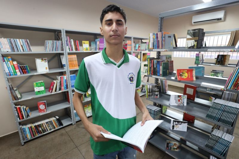 Victor Santos, aluno do 1 ano <div class='credito_fotos'>Foto: Bruno Cecim / Ag.Pará | <a href='/midias/2023/originais/16154_a8bdc0e4-b20f-6739-e39b-ef8e9086a2b7.jpg' download><i class='fa-solid fa-download'></i> Download</a></div>
