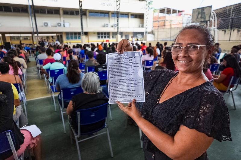 Ana Ferreira, mãe de aluno <div class='credito_fotos'>Foto: Pedro Guerreiro / Ag. Pará | <a href='/midias/2023/originais/16186_af38cfc4-74fb-2bcb-d896-87b2d31d28f0.jpg' download><i class='fa-solid fa-download'></i> Download</a></div>