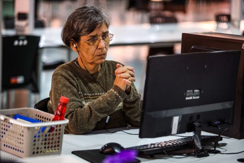 Aenne Bentes - professora de língua portuguesa <div class='credito_fotos'>Foto: David Alves / Ag.Pará   |   <a href='/midias/2023/originais/16241_b8b36ce6-8dbb-10d2-e608-84fbb8b1960f.jpg' download><i class='fa-solid fa-download'></i> Download</a></div>