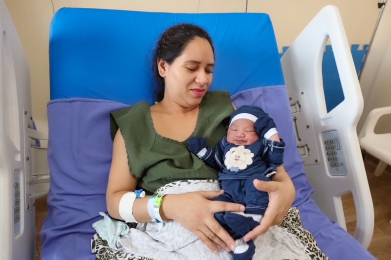 JAQUELINE SANTOS E O FILHO  <div class='credito_fotos'>Foto: Marcelo Seabra / Ag. Pará   |   <a href='/midias/2023/originais/16271_2bb708d0-b54f-fb2b-7bb8-ea9f4f7a2a18.jpg' download><i class='fa-solid fa-download'></i> Download</a></div>