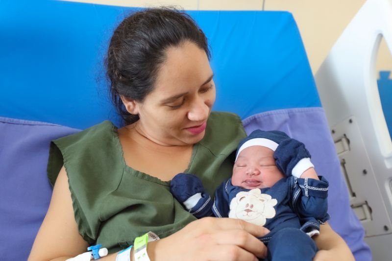 JAQUELINE SANTOS E O FILHO  <div class='credito_fotos'>Foto: Marcelo Seabra / Ag. Pará   |   <a href='/midias/2023/originais/16271_749b1d2b-2644-b8dd-e4c4-171af6a1420b.jpg' download><i class='fa-solid fa-download'></i> Download</a></div>