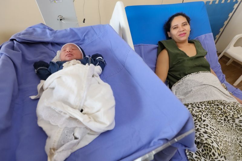 JAQUELINE SANTOS E O FILHO  <div class='credito_fotos'>Foto: Marcelo Seabra / Ag. Pará   |   <a href='/midias/2023/originais/16271_a329f772-550d-95b3-29d9-04e02c0c585b.jpg' download><i class='fa-solid fa-download'></i> Download</a></div>