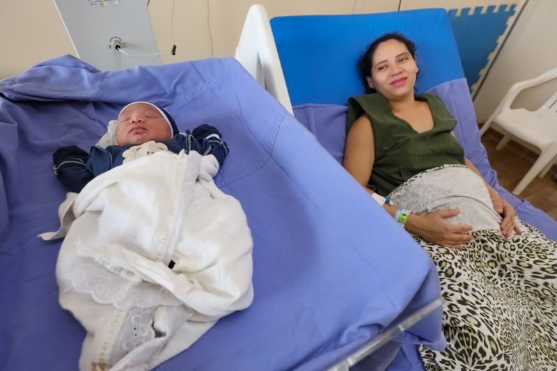 JAQUELINE SANTOS E O FILHO  <div class='credito_fotos'>Foto: Marcelo Seabra / Ag. Pará   |   <a href='/midias/2023/originais/16271_b06b54a1-02ef-392f-5c27-ad784e57cc81.jpg' download><i class='fa-solid fa-download'></i> Download</a></div>