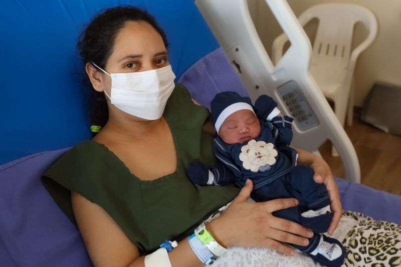 JAQUELINE SANTOS E O FILHO  <div class='credito_fotos'>Foto: Marcelo Seabra / Ag. Pará   |   <a href='/midias/2023/originais/16271_df014cf8-dd60-3351-2700-edc35f1af7a6.jpg' download><i class='fa-solid fa-download'></i> Download</a></div>