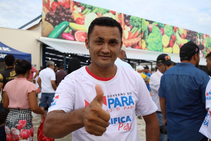 Vanderley Oliveira, te´cnico em celular_ <div class='credito_fotos'>Foto: David Alves / Ag.Pará   |   <a href='/midias/2023/originais/16365_d1add367-f49b-7029-f1f6-da49797720e3.jpg' download><i class='fa-solid fa-download'></i> Download</a></div>