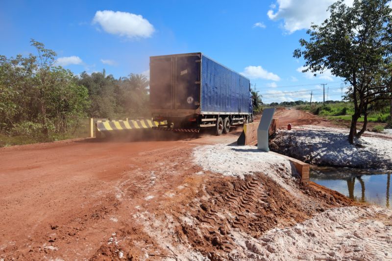 IMAGENS DE APOIO - PONTE DE CONCRETO SOBRE O RIO ÁGUAS CLARAS - BREU BRANCO PA - FOTOS MARCELO SEABRA <div class='credito_fotos'>Foto: Marcelo Seabra / Ag. Pará | <a href='/midias/2023/originais/16407_2f672a73-c0af-8e47-e333-a0b9cbb2b8fc.jpg' download><i class='fa-solid fa-download'></i> Download</a></div>