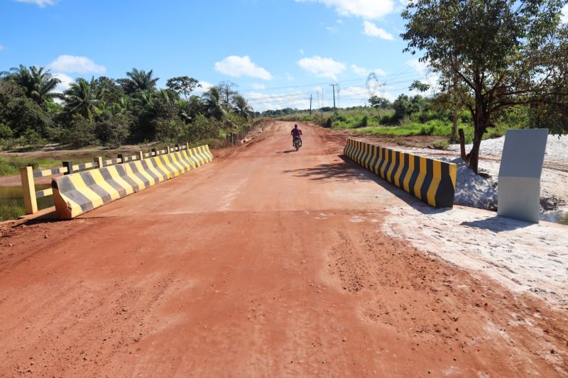 IMAGENS DE APOIO - PONTE DE CONCRETO SOBRE O RIO ÁGUAS CLARAS - BREU BRANCO PA - FOTOS MARCELO SEABRA <div class='credito_fotos'>Foto: Marcelo Seabra / Ag. Pará | <a href='/midias/2023/originais/16407_ce1f863b-dd0e-649f-66ed-4d19b6807c14.jpg' download><i class='fa-solid fa-download'></i> Download</a></div>