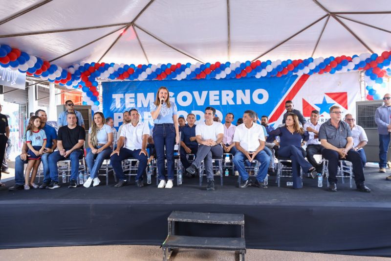 Governador entrega Banpará e Qualifica Pará <div class='credito_fotos'>Foto: Alex Ribeiro / Ag. Pará | <a href='/midias/2023/originais/16414_27a02b30-fa29-ec40-6c60-d65aa63ee7b6.jpg' download><i class='fa-solid fa-download'></i> Download</a></div>
