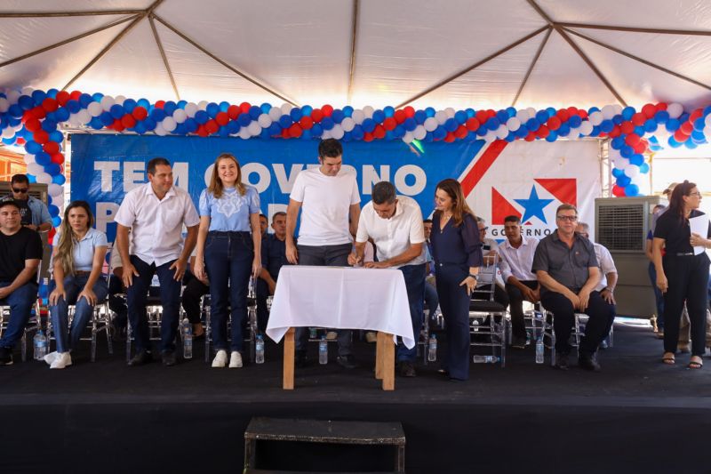 Governador entrega Banpará e Qualifica Pará <div class='credito_fotos'>Foto: Alex Ribeiro / Ag. Pará | <a href='/midias/2023/originais/16414_3e75754c-9cd3-a56c-1307-a0d81a664ddb.jpg' download><i class='fa-solid fa-download'></i> Download</a></div>