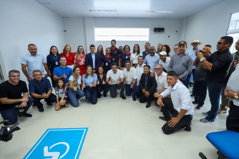 Governador entrega Banpará e Qualifica Pará <div class='credito_fotos'>Foto: Alex Ribeiro / Ag. Pará | <a href='/midias/2023/originais/16414_417582b0-95cb-fbf8-f0e1-24e402f00827.jpg' download><i class='fa-solid fa-download'></i> Download</a></div>