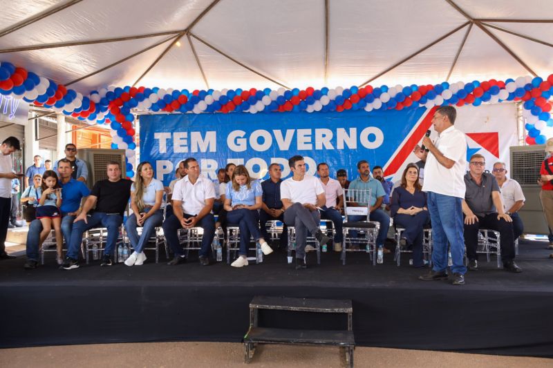 Governador entrega Banpará e Qualifica Pará <div class='credito_fotos'>Foto: Alex Ribeiro / Ag. Pará | <a href='/midias/2023/originais/16414_5a192a82-1a8c-d018-c5d5-b52e7a75ff08.jpg' download><i class='fa-solid fa-download'></i> Download</a></div>