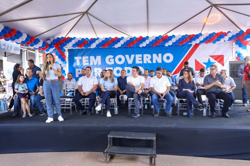 Governador entrega Banpará e Qualifica Pará <div class='credito_fotos'>Foto: Alex Ribeiro / Ag. Pará | <a href='/midias/2023/originais/16414_7519df11-15a3-4258-f913-9bd8149a0e86.jpg' download><i class='fa-solid fa-download'></i> Download</a></div>