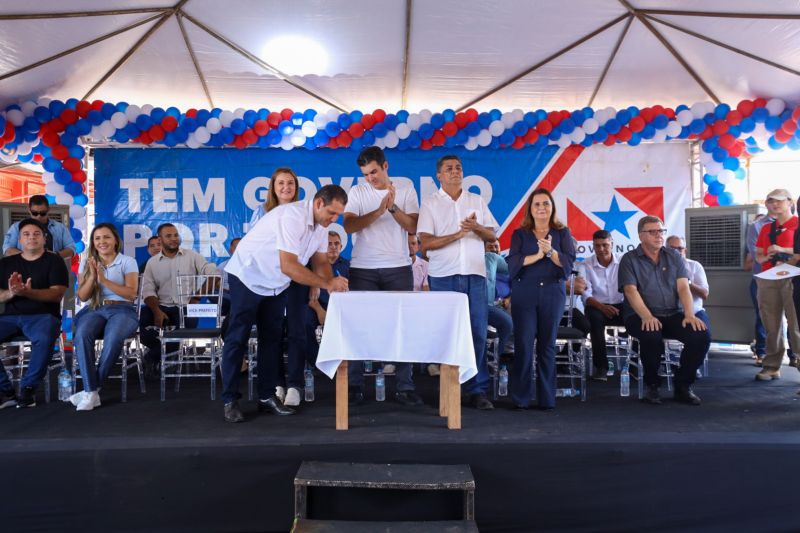 Governador entrega Banpará e Qualifica Pará <div class='credito_fotos'>Foto: Alex Ribeiro / Ag. Pará | <a href='/midias/2023/originais/16414_801dc6ab-1470-45af-dae3-63782afc2b13.jpg' download><i class='fa-solid fa-download'></i> Download</a></div>