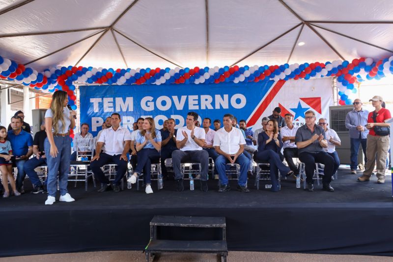 Governador entrega Banpará e Qualifica Pará <div class='credito_fotos'>Foto: Alex Ribeiro / Ag. Pará | <a href='/midias/2023/originais/16414_89a09a14-3841-fc31-a694-488454497a17.jpg' download><i class='fa-solid fa-download'></i> Download</a></div>